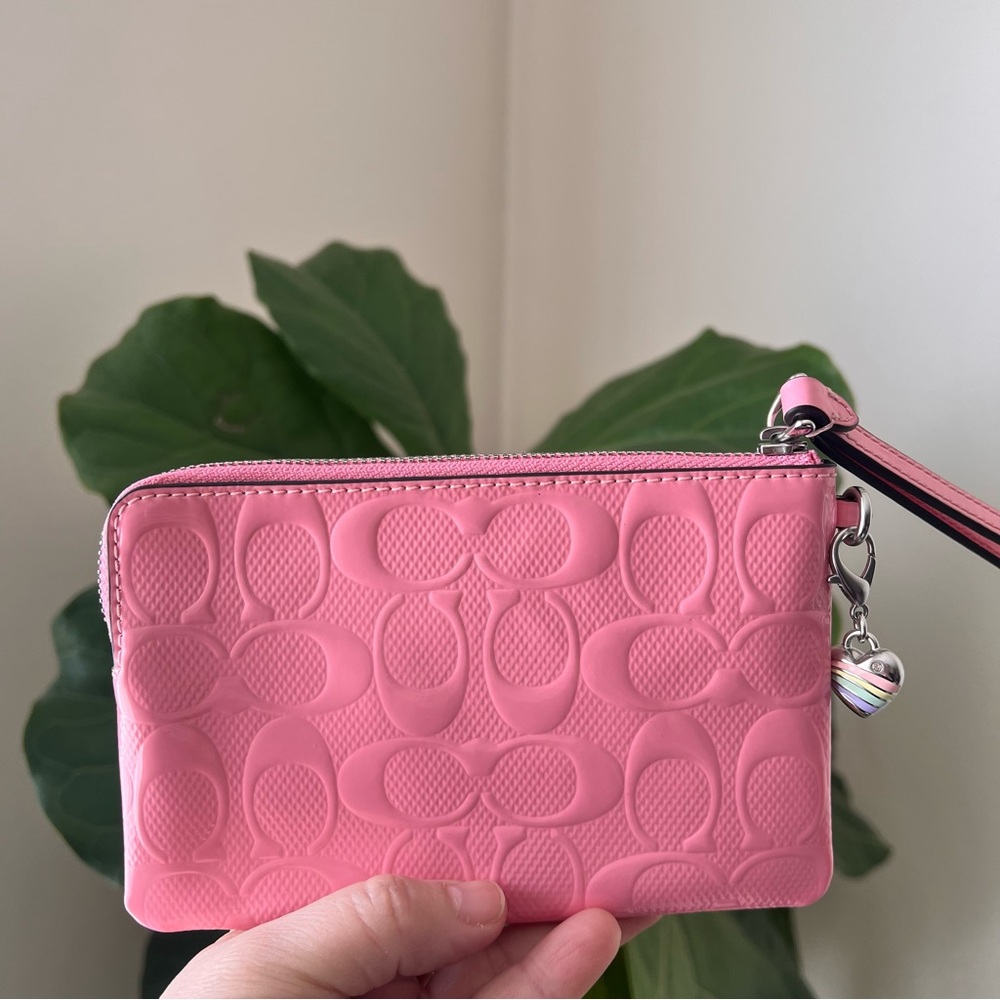 NWT Coach! Corner Zip Wristlet In Signature Leather X
With Heart Charm 🌸 - Picture 5 of 6
